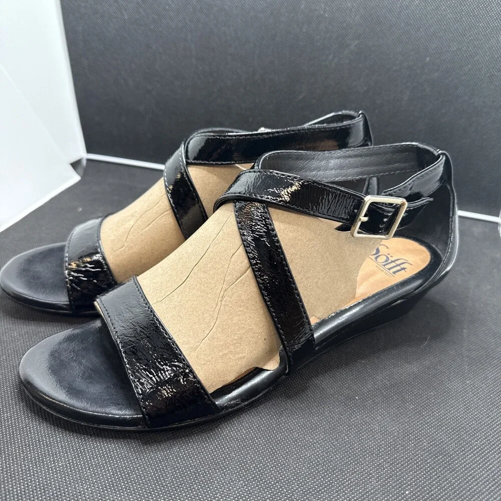 Women’s Sofft Innis Black Crinkle Patent Leather Sandals Size 8.5 - UZI114